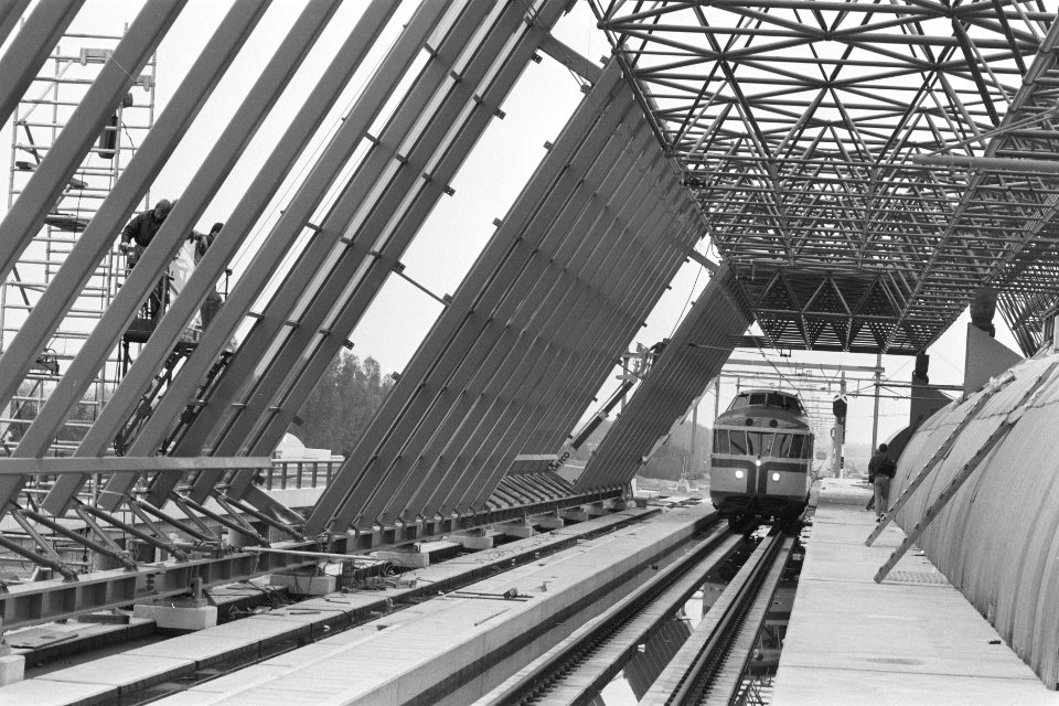 Trein op station Lelystad (in aanbouw) wordt volgend jaar geopend (lijn Almere L, Bestanddeelnr 934-1246