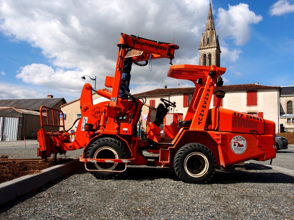 Transmanut ETP 2004L kerb laying machine pic3