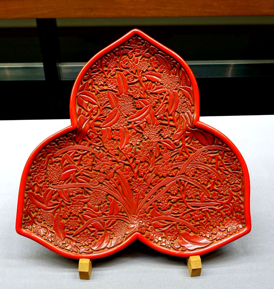Trefoil tray with flowering plant design, China, Ming dynasty, 1400s AD, carved lacquer - Tokyo National Museum - Tokyo, Japan - DSC08281