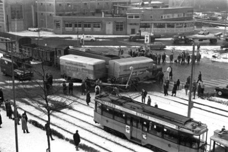 Trein contra vrachtauto op de Brielse Laan bij de Maashaven, Bestanddeelnr 914-8357