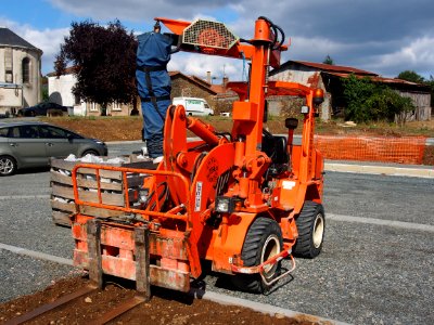 Transmanut ETP 2004L kerb laying machine pic1