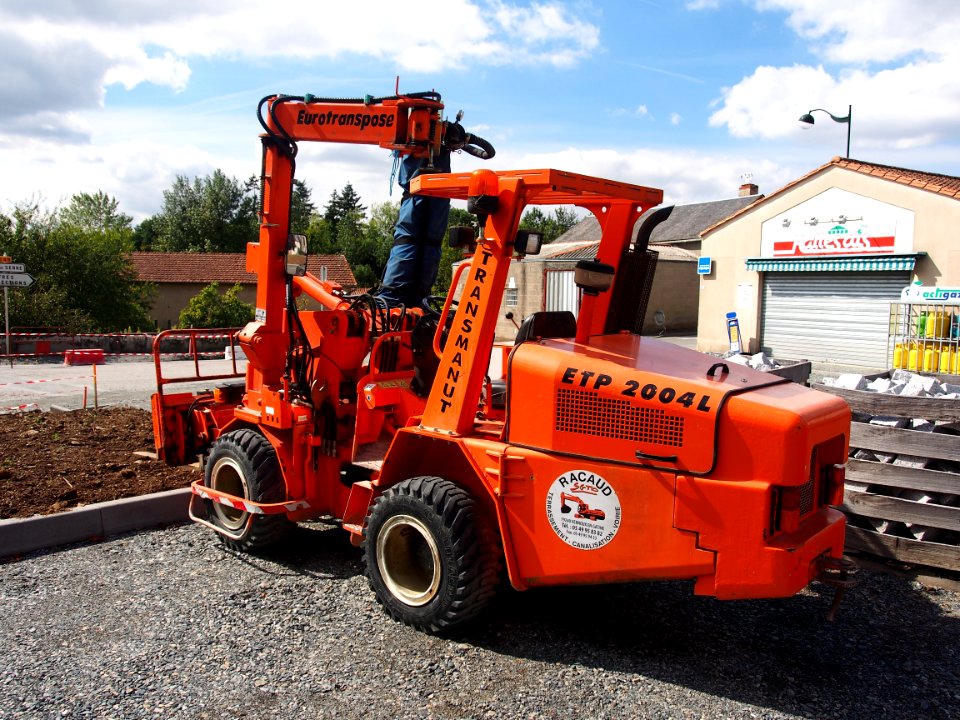 Transmanut ETP 2004L kerb laying machine pic5