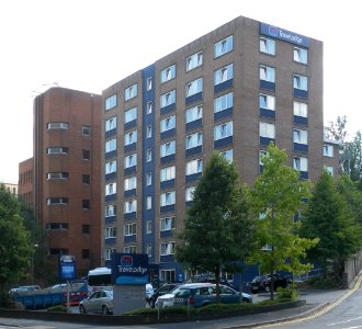 Travelodge, 165–167 Preston Road, Preston Park, Brighton (August 2013) (1)