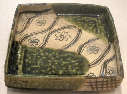 Tray from Japan, Momoyama period, late 16th century, oribe glazed stoneware, HAA