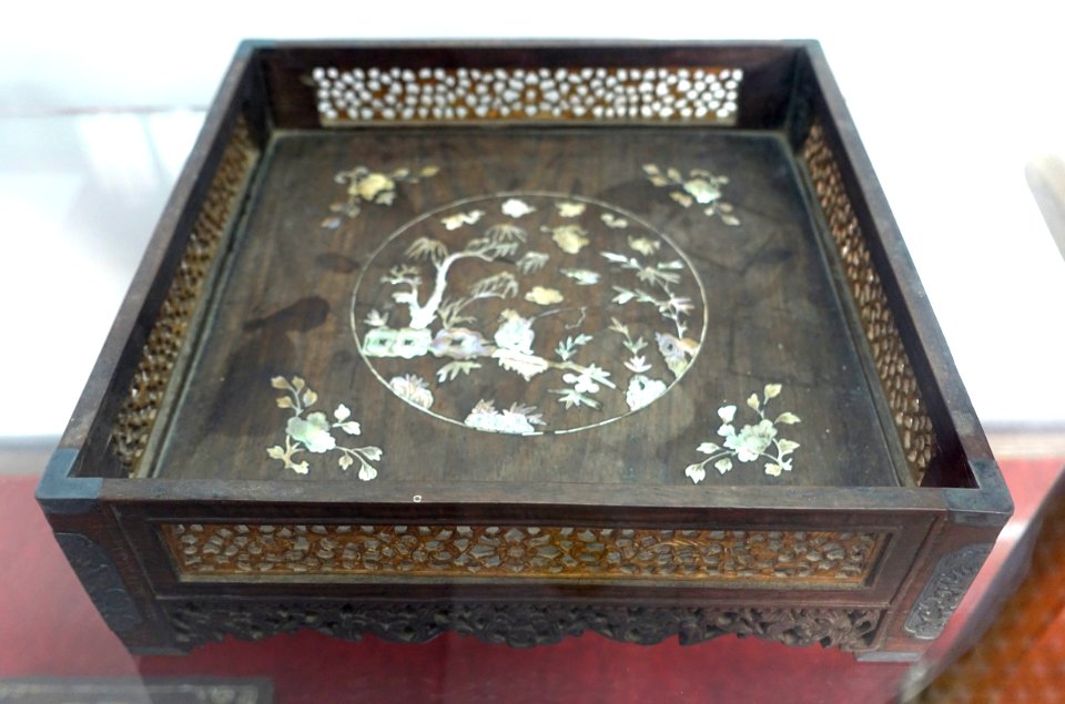 Tray, early 20th century, carved wood with mother-of-pearl inlay - Museum of Vietnamese History - Ho Chi Minh City - DSC05968