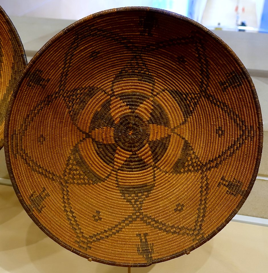 Tray, Western Apache, Arizona, late 19th to early 20th century, willow and devil's claw - Dallas Museum of Art - DSC04548