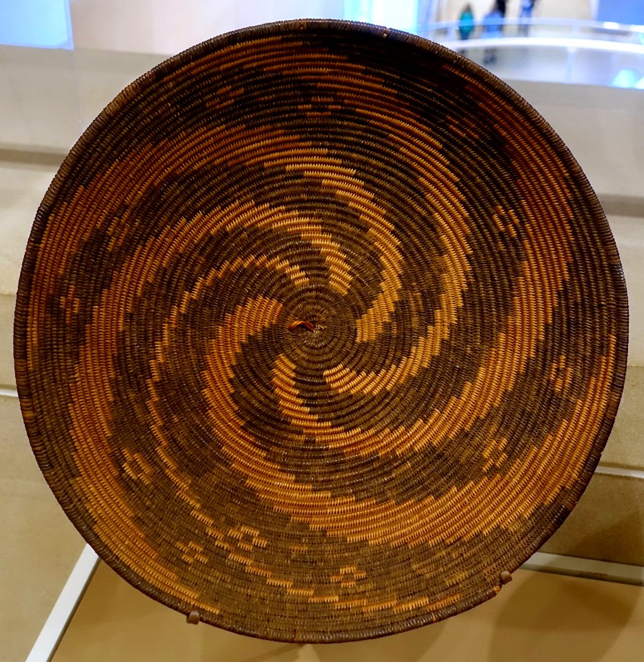 Tray, Western Apache, Arizona, late 19th to early 20th century, willow and devil's claw - Dallas Museum of Art - DSC04546