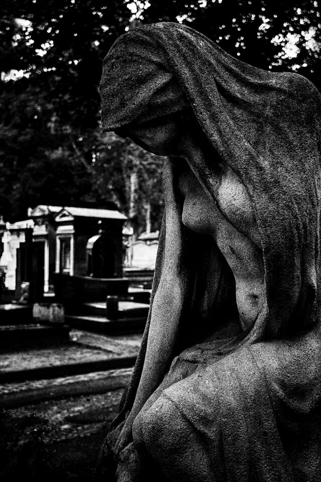 Sacred art cemetery paris