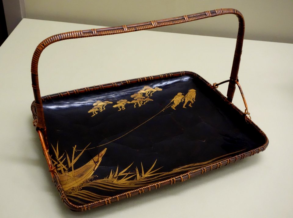 Tray for Smoking Set, Edo period, 19th century, men pulling boat design in maki-e lacquer - Tokyo National Museum - DSC05958