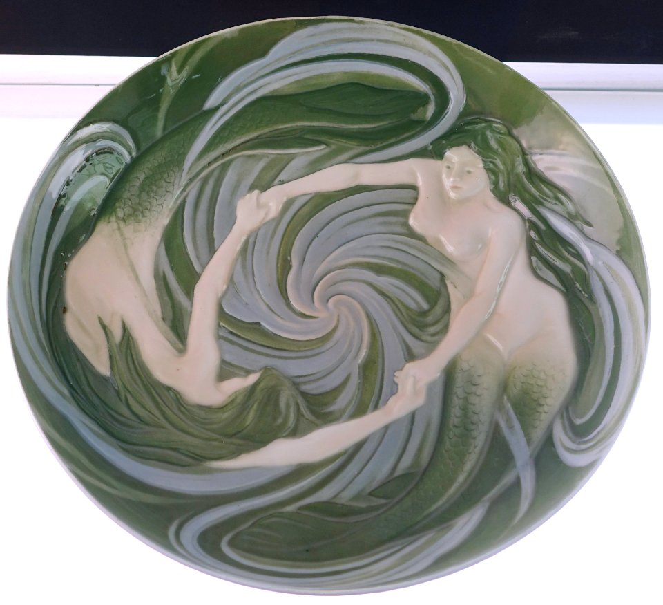 Tray, designed by Christian Thomsen, made by Kgl. Porzellanmanufaktur Kopenhagen, 1898, porcelain - Bröhan Museum, Berlin - DSC04033