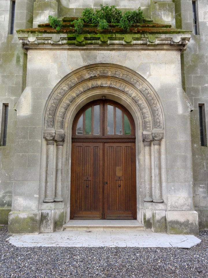 Travecy (Aisne) église, portail