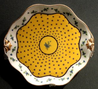 Tray (plateau octogone), 1786, Sèvres, decorator Monnet, soft-paste porcelain, overglaze enamels, gilding - Gardiner Museum, Toronto - DSC01046