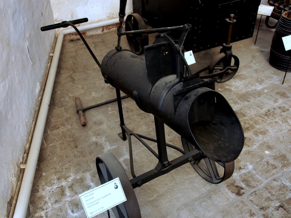 Transport cart for glowing hot cannonballs pic3
