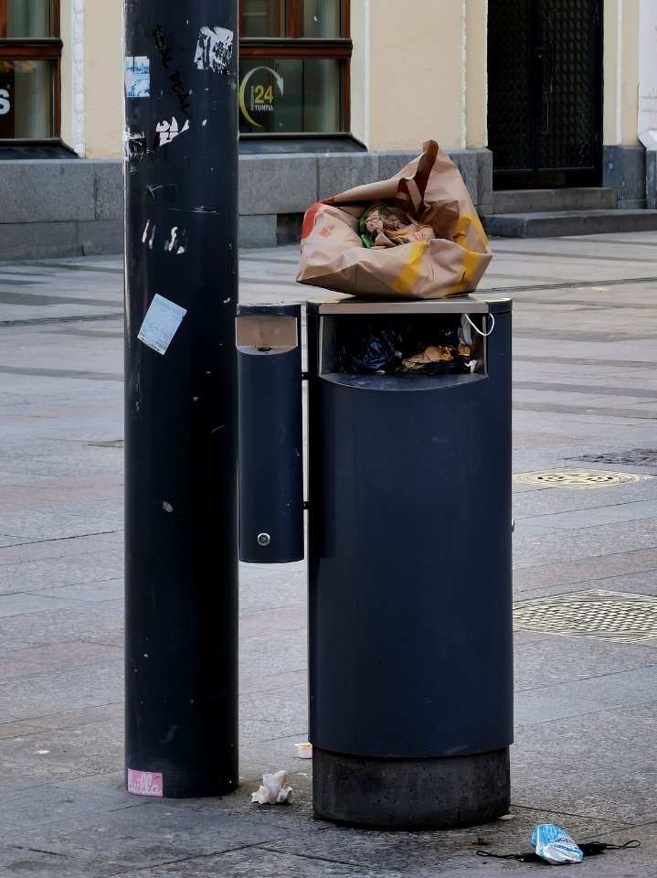 Trash bin Rotuaari Oulu 20210605