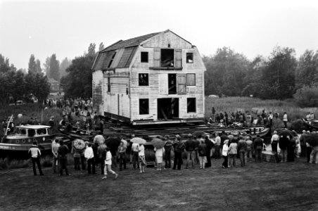 Transport van kaaspakhuis uit Landsmeer naar het Zuiderzeemuseum in Enkhuizen h, Bestanddeelnr 930-8781