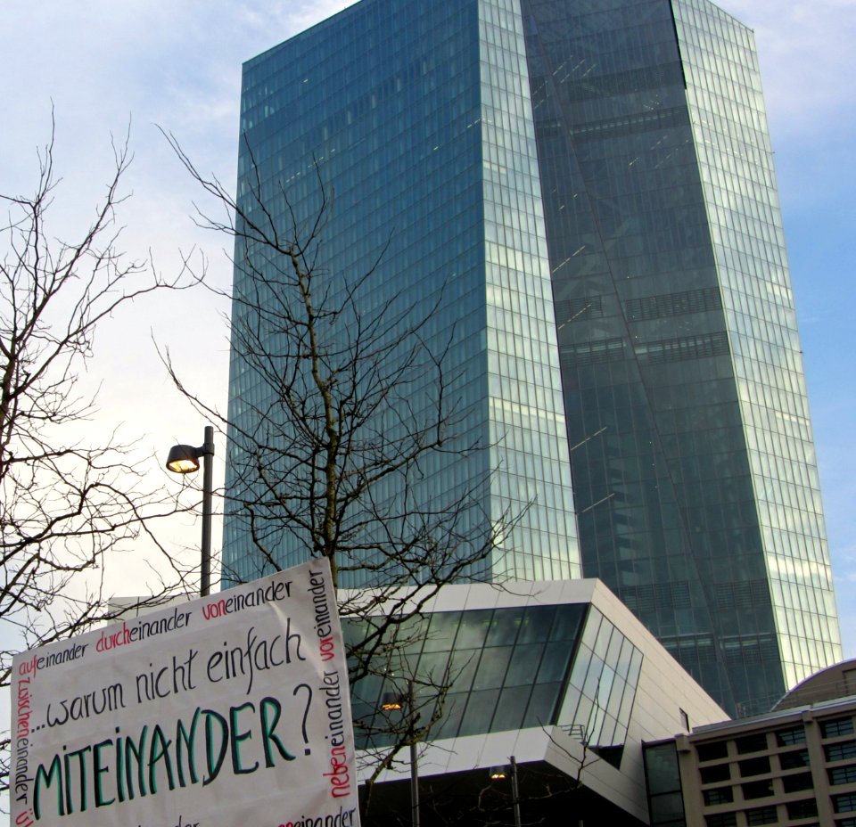 Transparent vor EZB-Neubau3