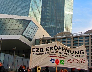 Transparent Blockupy vor EZB-Neubau November 2014