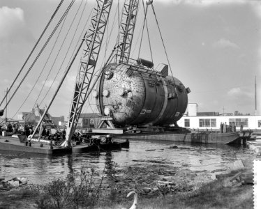 Transport van 100 ton wegende ketel bestemd voor Shell, Bestanddeelnr 911-6754