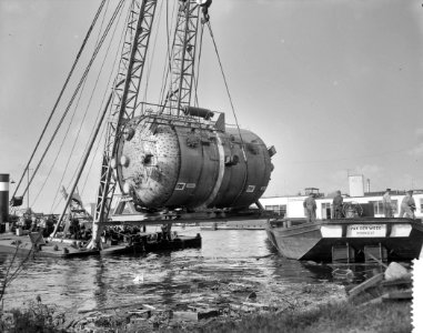 Transport van 100 ton wegende ketel bestemd voor Shell, Bestanddeelnr 911-6756