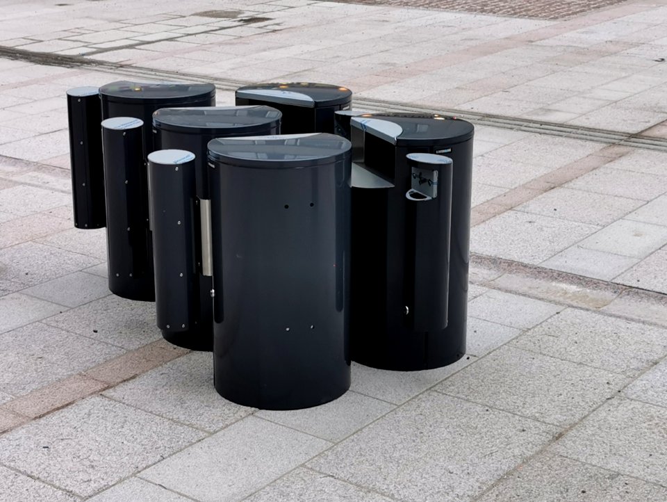 Trash Bins Kirkkokatu Oulu 20201203