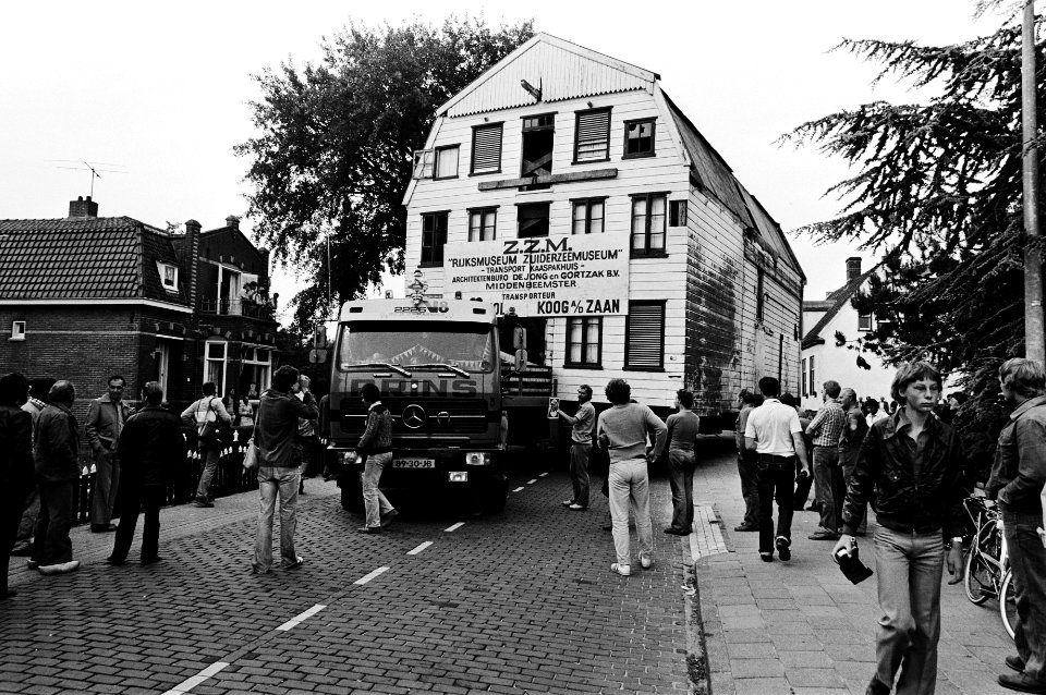 Transport van kaaspakhuis uit Landsmeer naar het Zuiderzeemuseum in Enkhuizen v, Bestanddeelnr 930-8778