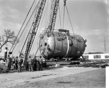 Transport van 100 ton wegende ketel bestemd voor Shell, Bestanddeelnr 911-6753