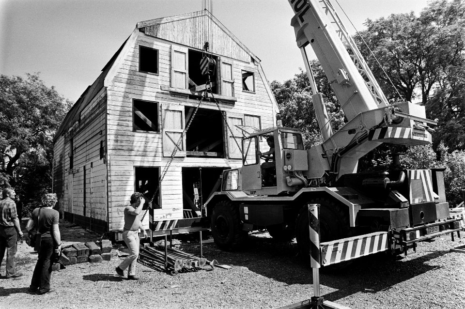 Transport van kaaspakhuis uit Landsmeer naar het Zuiderzeemuseum in Enkhuizen k, Bestanddeelnr 930-8777