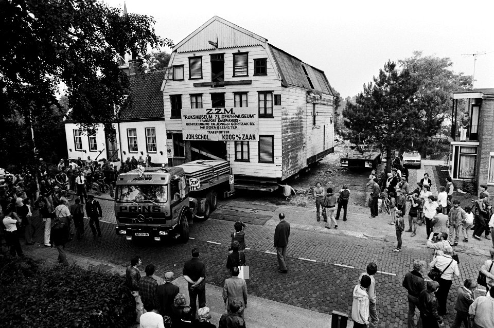 Transport van kaaspakhuis uit Landsmeer naar het Zuiderzeemuseum in Enkhuizen v, Bestanddeelnr 930-8779