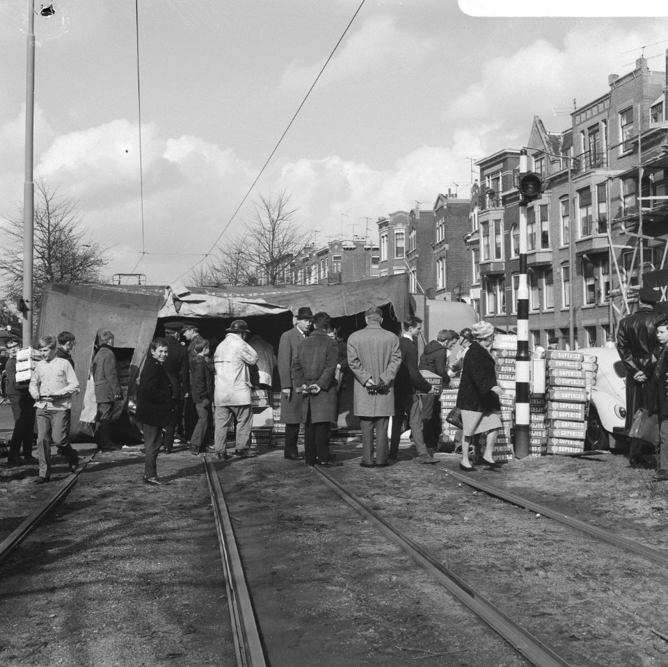 Tram tegen vrachtauto te Rotterdam, overzicht, Bestanddeelnr 919-1348