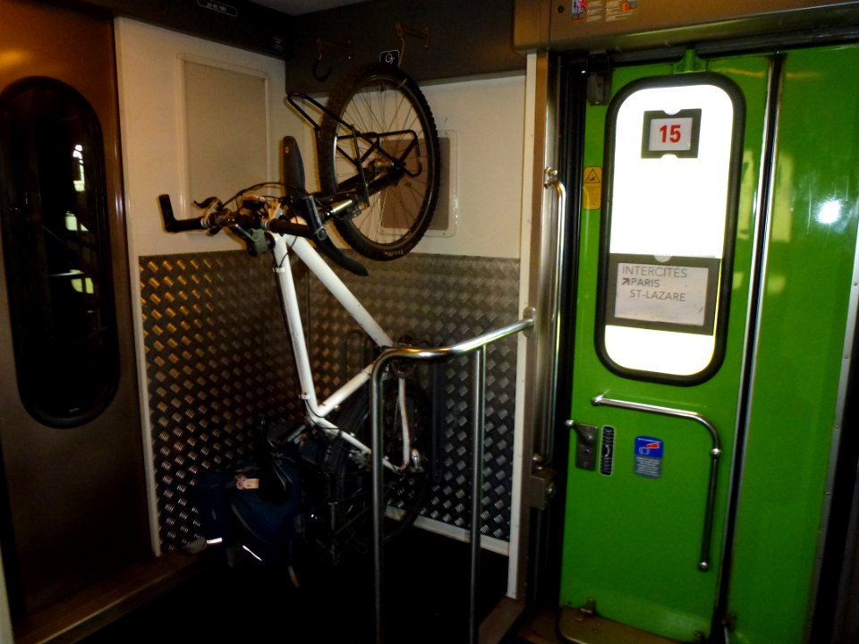 Transport vélo dans le train intercité Paris Saint-Lazare
