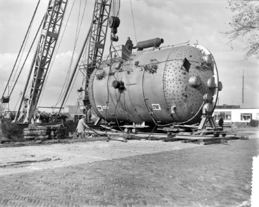 Transport van 100 ton wegende ketel bestemd voor Shell, Bestanddeelnr 911-6757