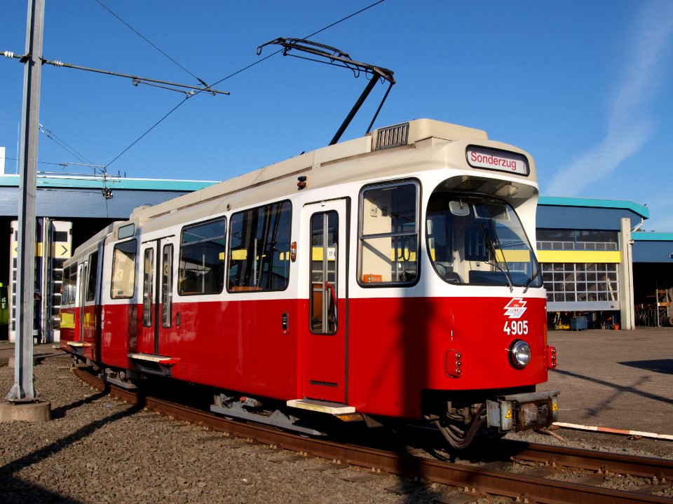 Tram Utrecht Car 4905 pic2