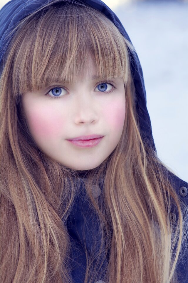 Face blue eyes