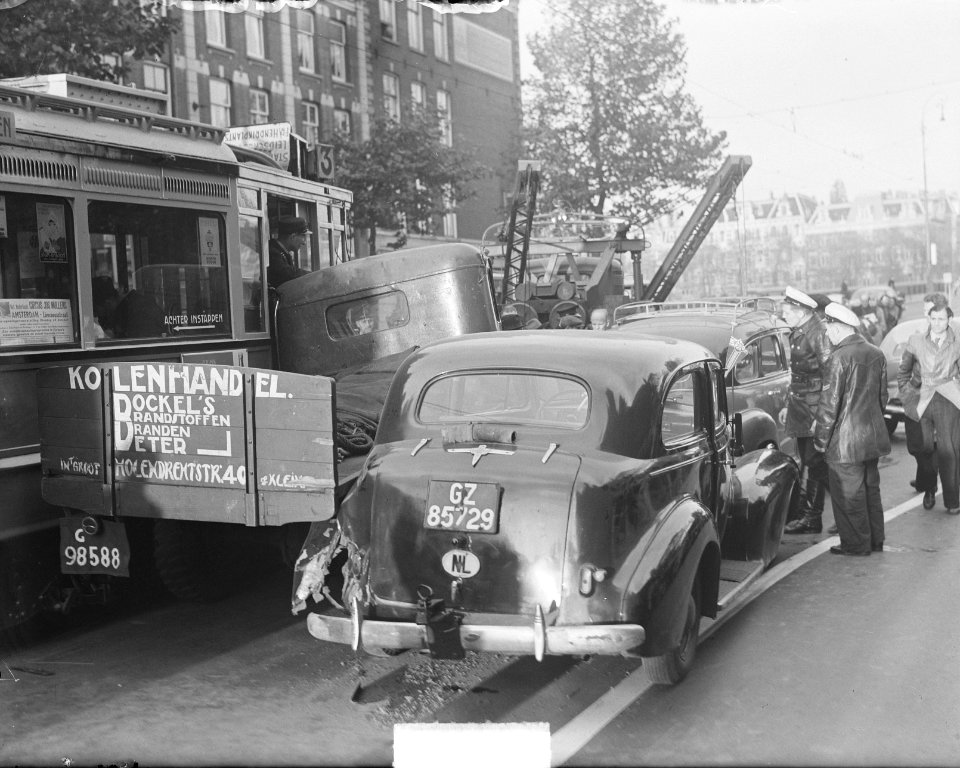 Tram met vier autos in aanrijding Amsteldijk, Bestanddeelnr 904-2616