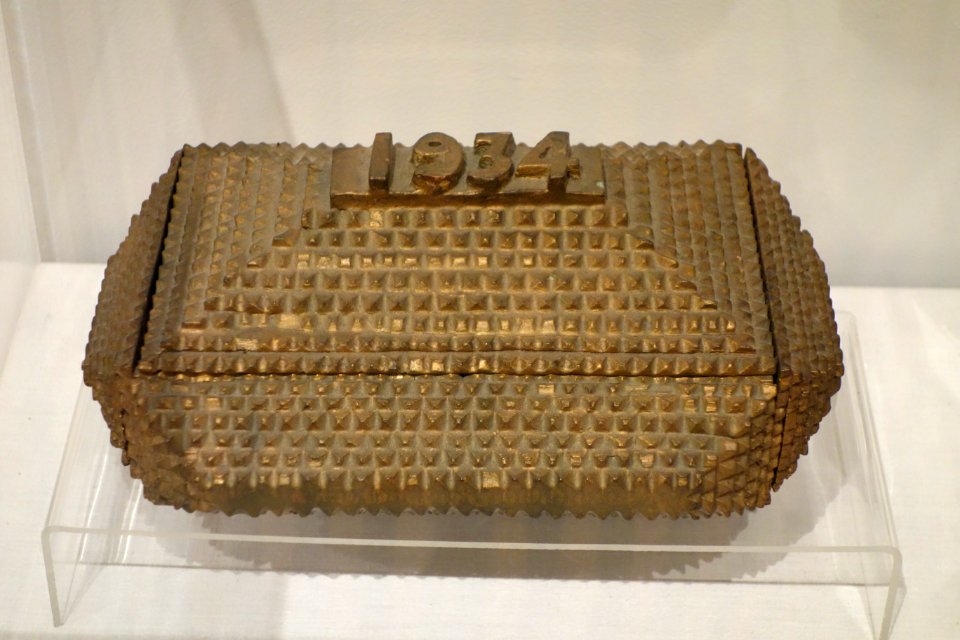 Tramp Art Box, American, unknown maker, 1934, wood - Huntington Museum of Art - DSC05097