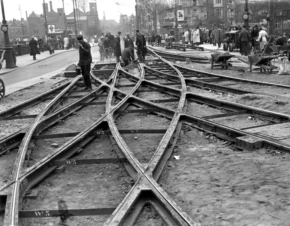 Tramwerkzaamheden bij het stationsplein, Bestanddeelnr 902-4142