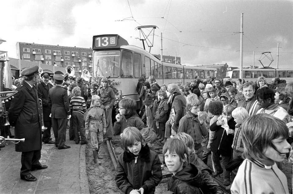 Tramlijn 13 van Geuzenveld naar Centraal Station in Amsterdam overzicht bij nieu, Bestanddeelnr 927-5075