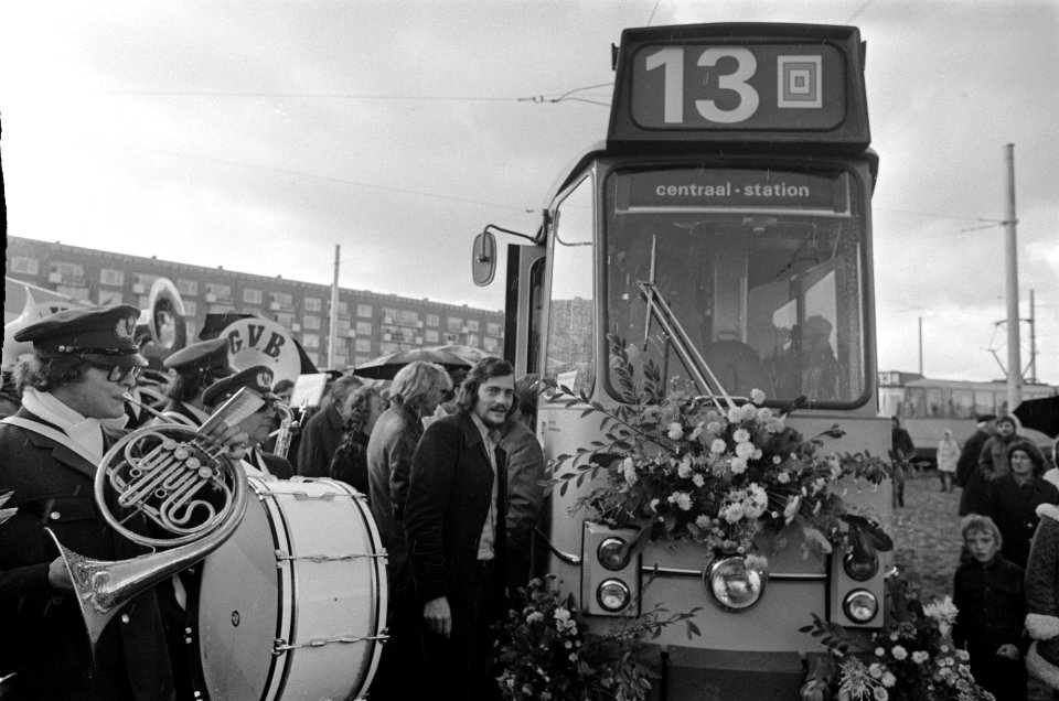 Tramlijn 13 van Geuzenveld naar Centraal Station in Amsterdam wethouder Riethof, Bestanddeelnr 927-5074