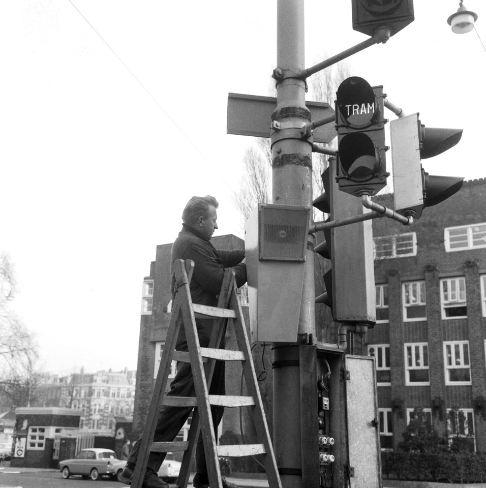 Trampraatpalen in Amsterdam in februari in gebruik, Bestanddeelnr 917-3571