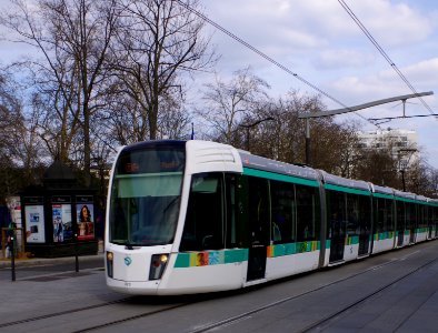 Tramway à l'arrêt