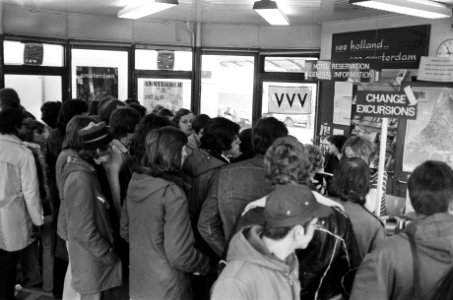 Touristendrukte Paasweekend Amsterdam drukte in VVV-kantoor, Bestanddeelnr 927-8321
