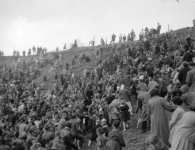 Traditioneel krombroodrapen op de Kollenberg te Sittard overzicht tijdens het br, Bestanddeelnr 910-2011