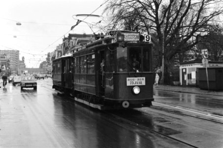 Tramstel uit 1913 maakt rit door Amsterdam Oost ivm jubileum lijn 9, Bestanddeelnr 930-0606