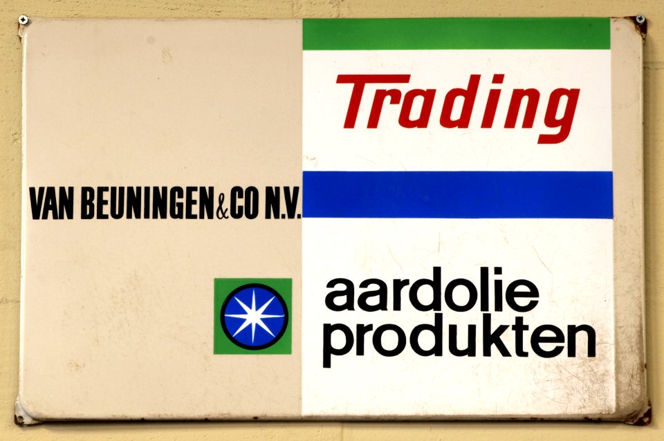 Trading Aardolie Produkten, Enamel advert sign at the den hartog ford museum pic-008
