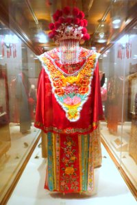 Traditional bride's wedding costume - Hong Kong Museum of History - DSC00946