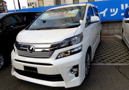 Toyota VELLFIRE 3.5Z GOLDEN EYES II (AH20W) front