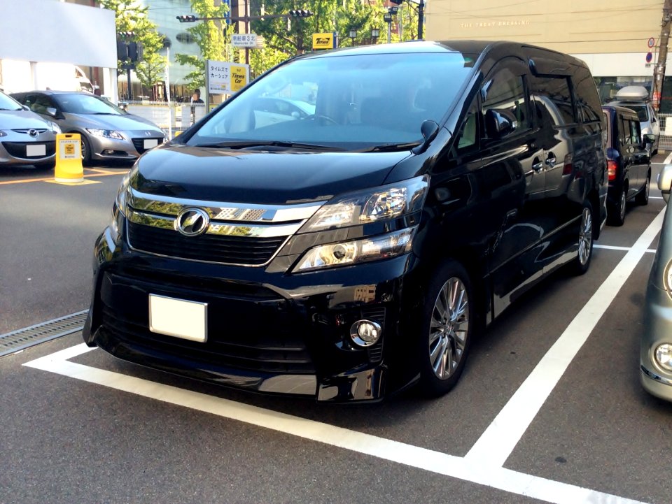 Toyota VELLFIRE 3.5Z"GOLDEN EYES II" (GGH20W) front