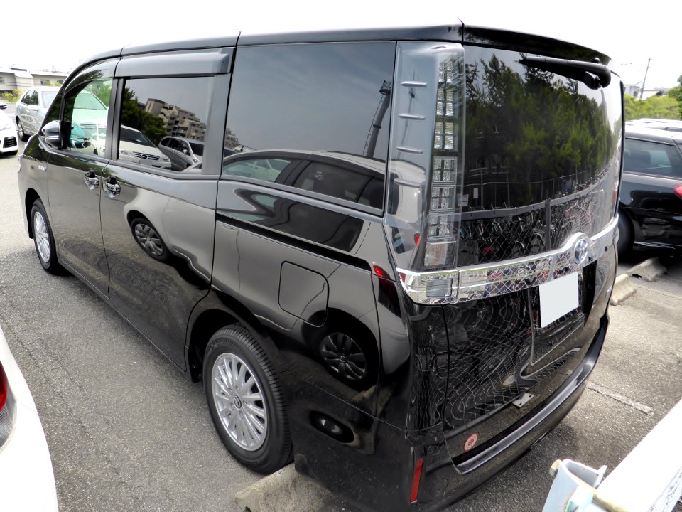 Toyota VOXY HYBRID X (R80G) rear