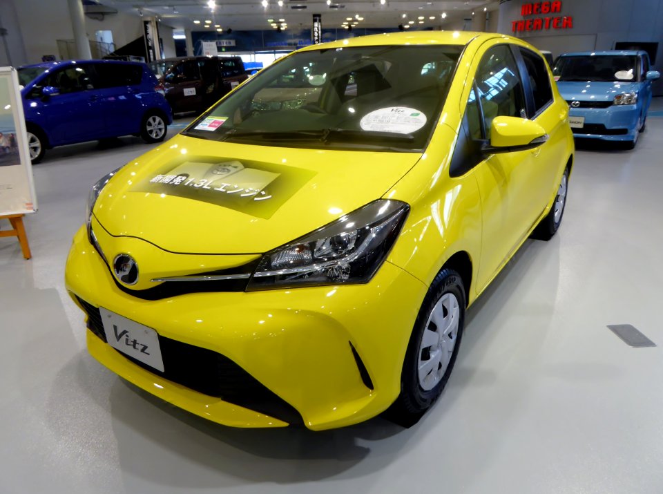 Toyota Vitz 1.3F 2WD (KSP130) front