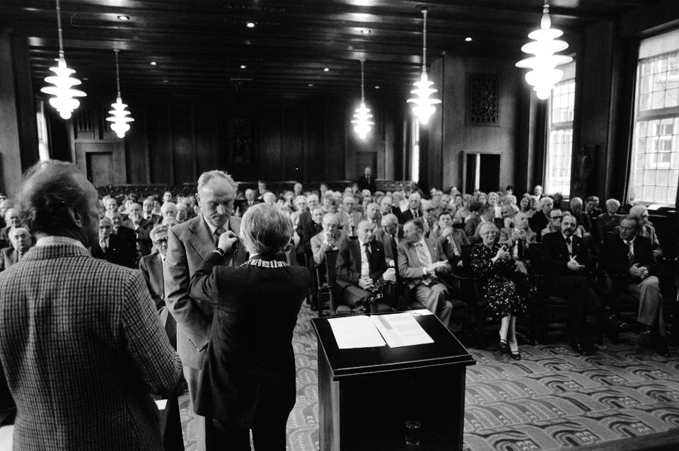 Traditionele lintjesregen op veel plaatsen in Nederland, overzicht van de uitrei, Bestanddeelnr 931-4591
